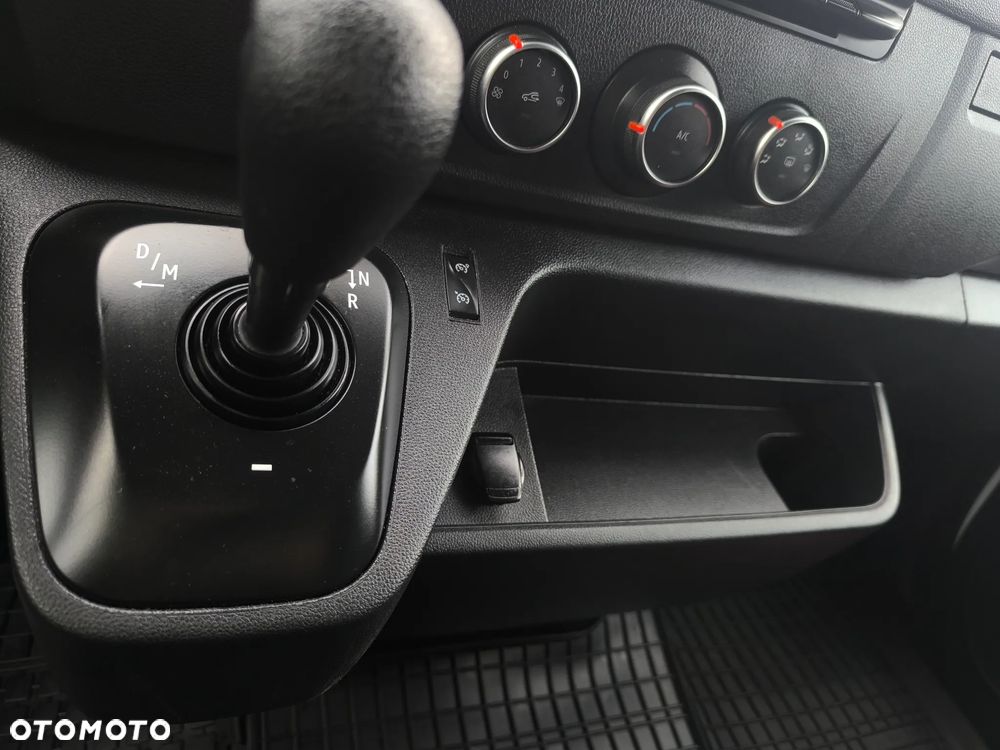 Nissan INTERSTAR - 19