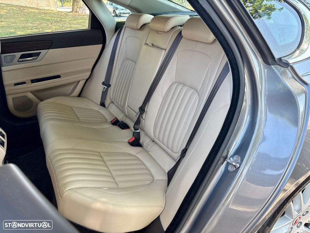 Jaguar XF 3.0 TDV6 Portfolio Aut. - 11