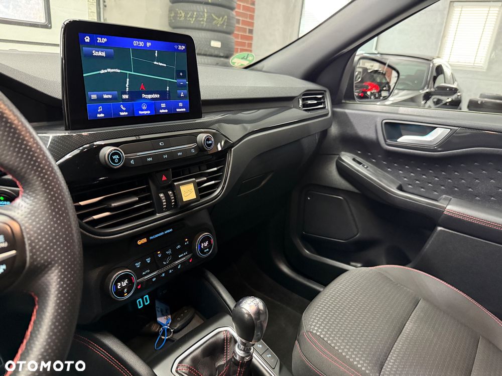 Ford Kuga 2.0 TDCi 2x4 ST-Line - 31