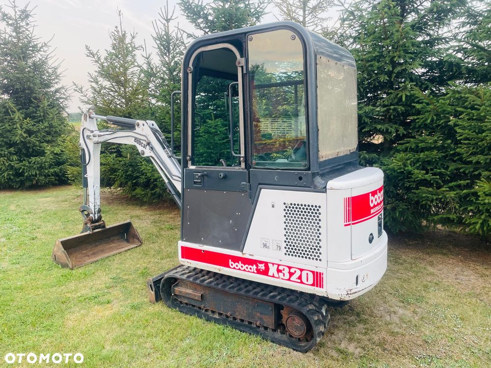 Bobcat X320 - 3