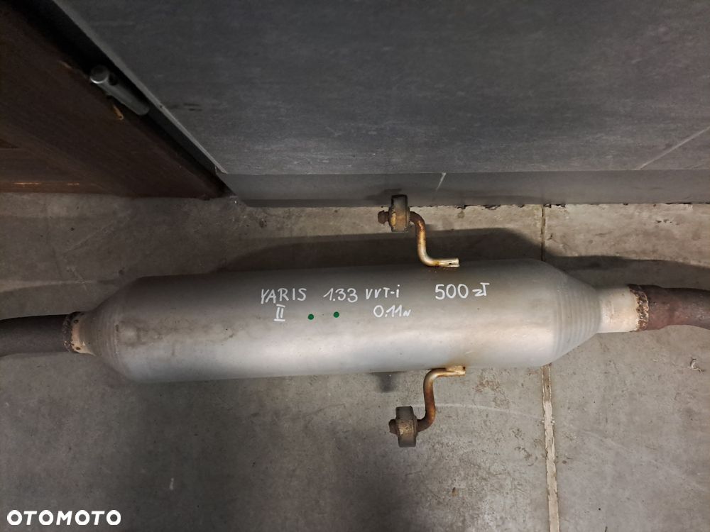 tłumnik środkowy katalizator Toyota Yaris II 1.33 VVT-i  orginał 2011 30Y01 - 3
