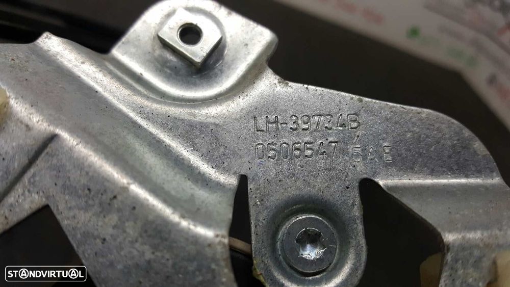 ELEVADOR FRENTE ESQUERDO CHRYSLER 300 C 3.0 CRD - 10