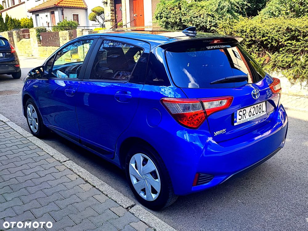 Toyota Yaris Hybrid 100 Selection Platinum - 11