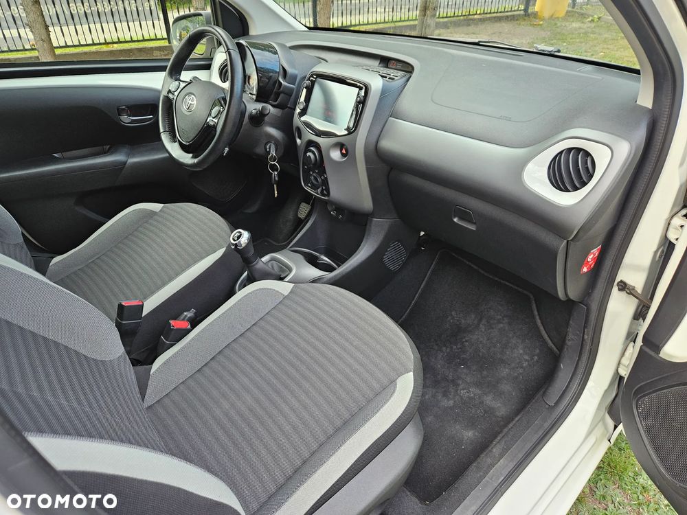 Toyota Aygo x-play - 12