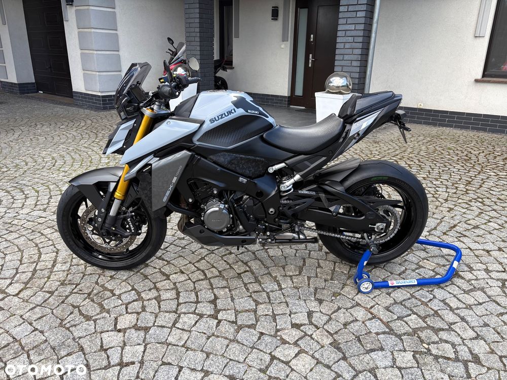Suzuki GSX - 3