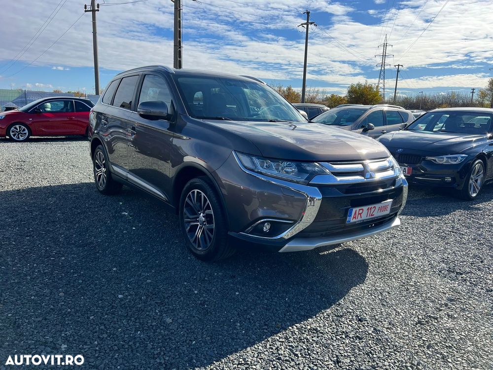 Mitsubishi Outlander 2.2 DI-D 4WD Automatik Diamant Edition+ - 2