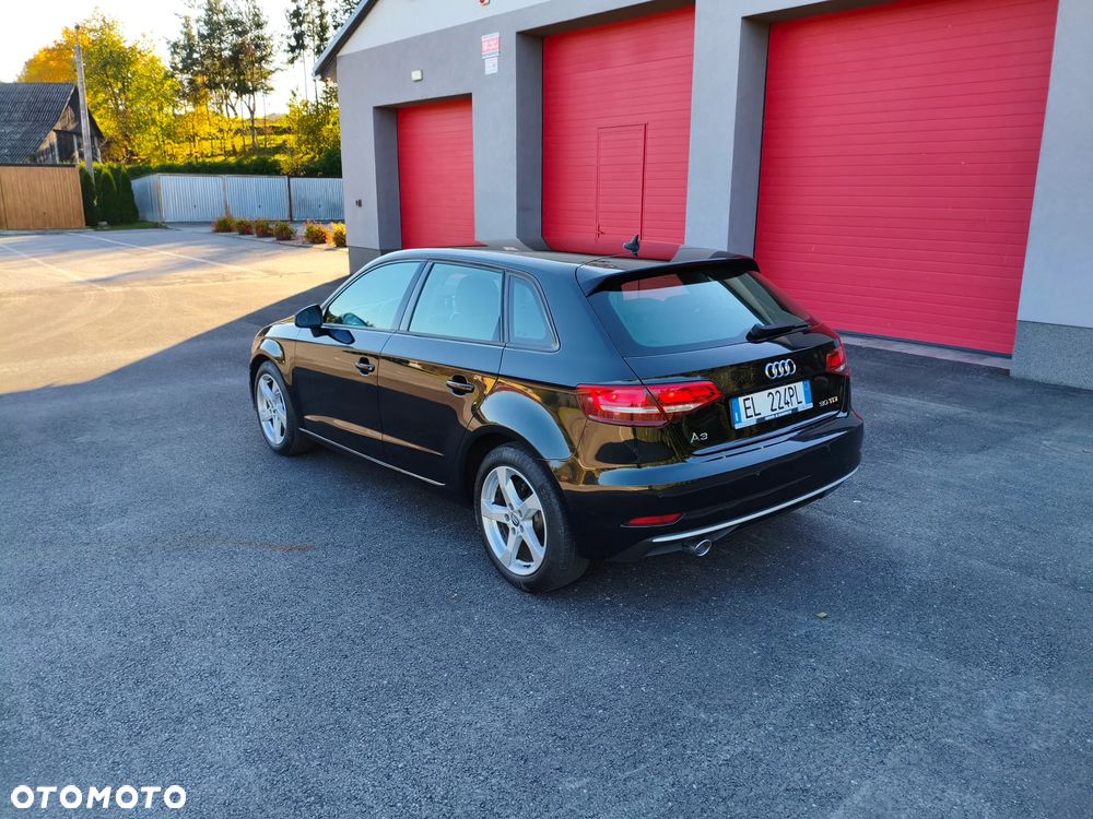 Audi A3 Sportback 1.6 TDI S tronic Attraction - 4
