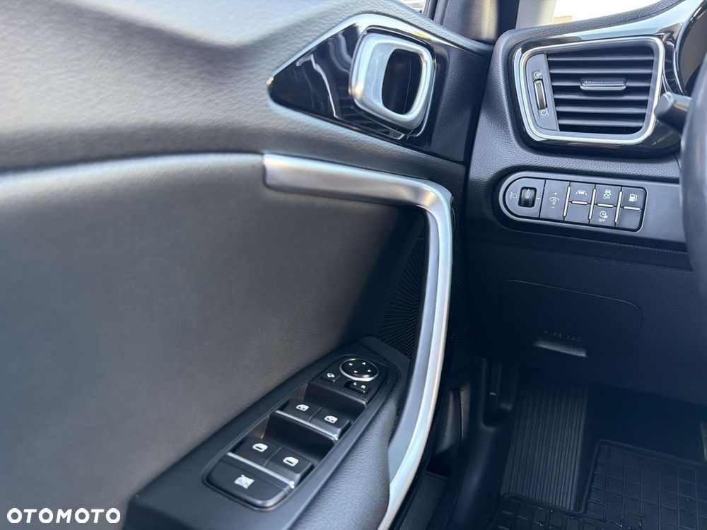 Kia Ceed 1.6 GDI PHEV L Business Line DCT - 12