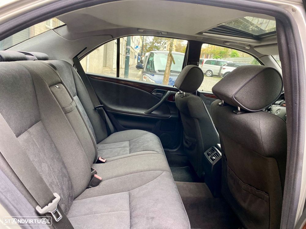 Mercedes-Benz E 220 - 25