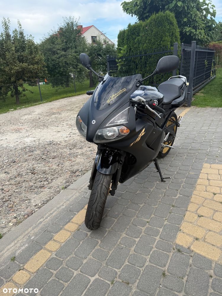 Yamaha TZR - 1