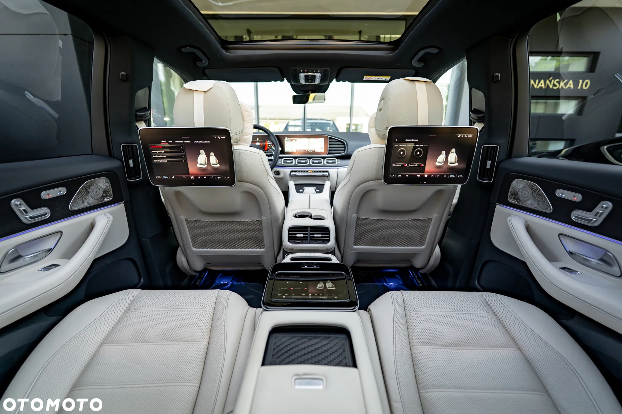 Mercedes-Benz GLS - 33