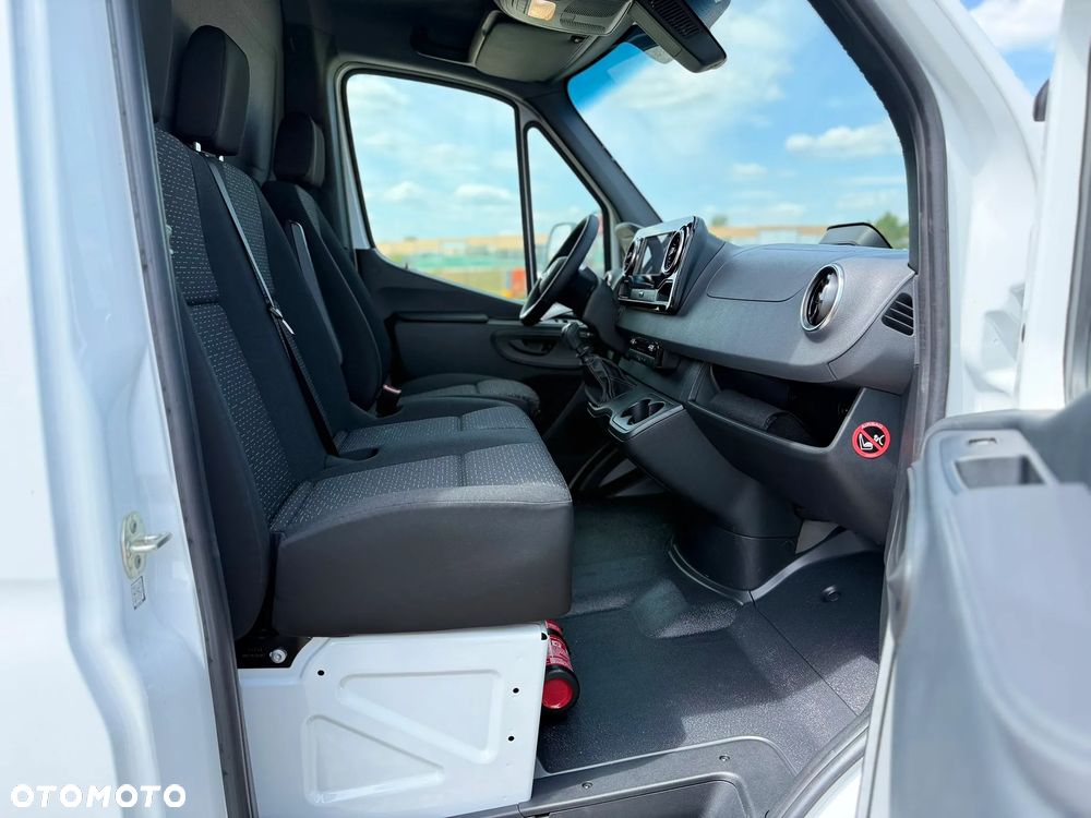 Mercedes-Benz Sprinter - 16