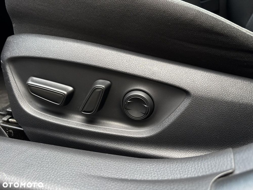 Toyota Camry 2.5 Hybrid Comfort CVT - 21