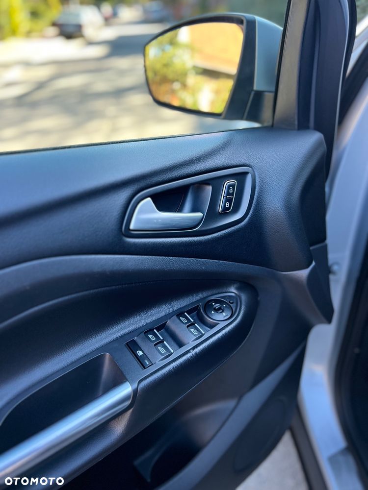 Ford Kuga 2.0 TDCi 2x4 Titanium - 27