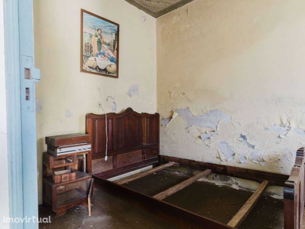 Moradia T3 antiga para recuperar - Grande imagem: 5/26