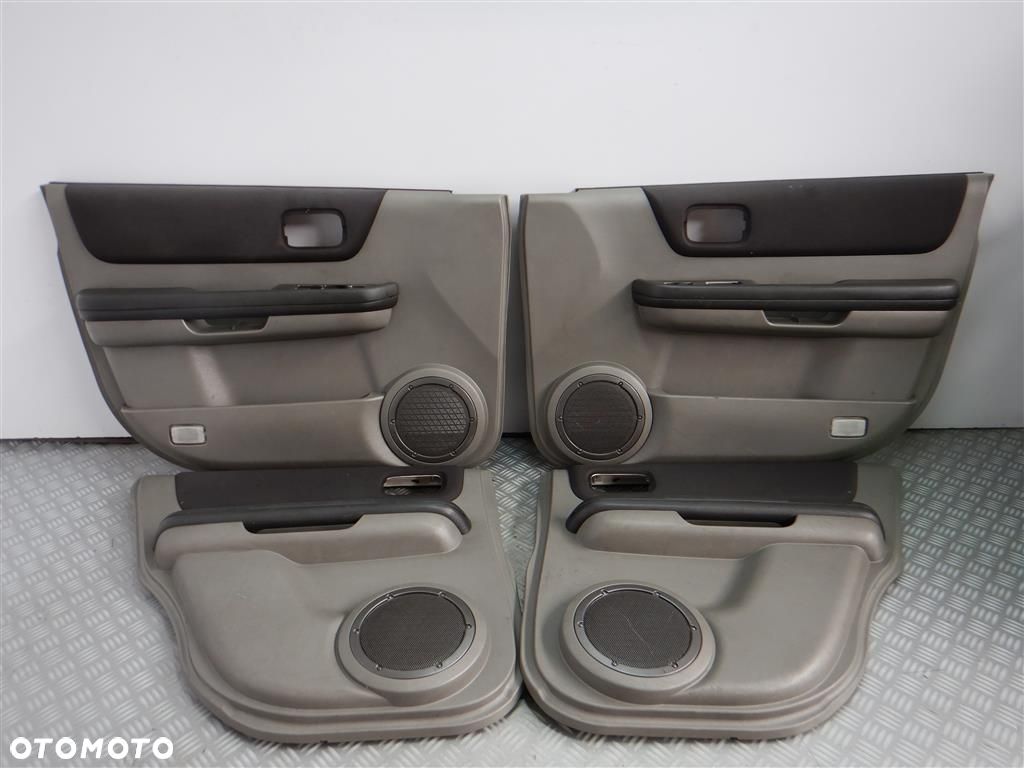 TAPICERKA BOCZKI DRZWI KOMPLET Nissan X-Trail I T30 2001-2007 - 1