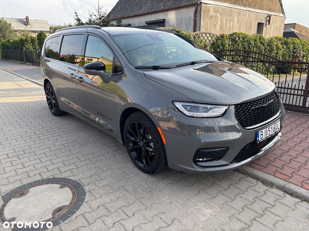 Chrysler Pacifica - 23