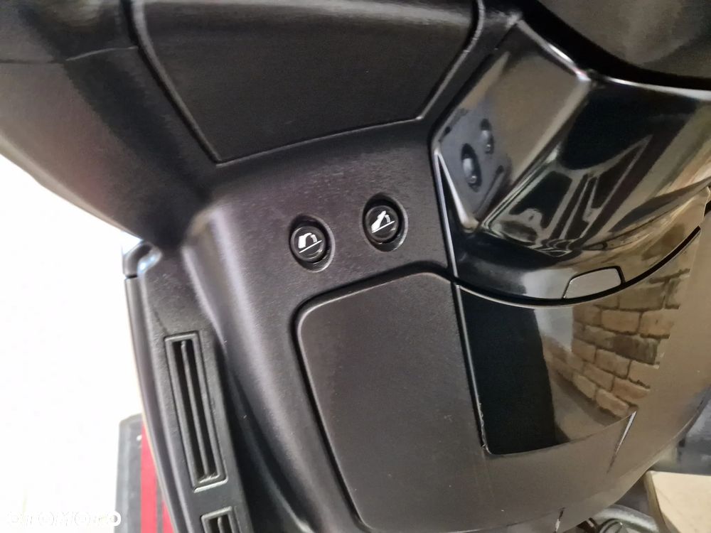 Peugeot Metropolis - 26