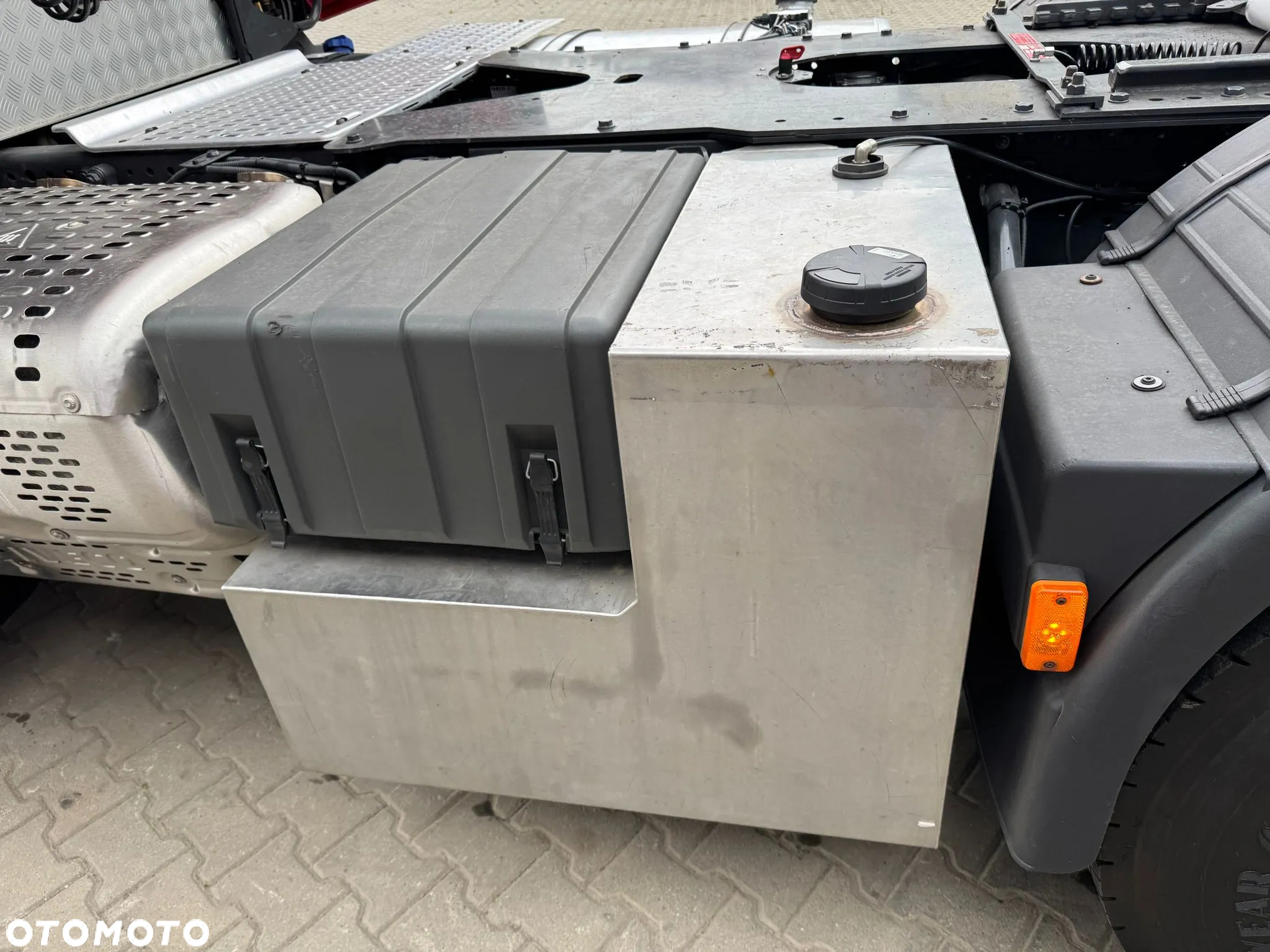 Iveco S-WAY 570 6x2 EURO6 BOOGIE CIĄGNIK SIODŁOWY Z HYDRAULIKĄ - 26