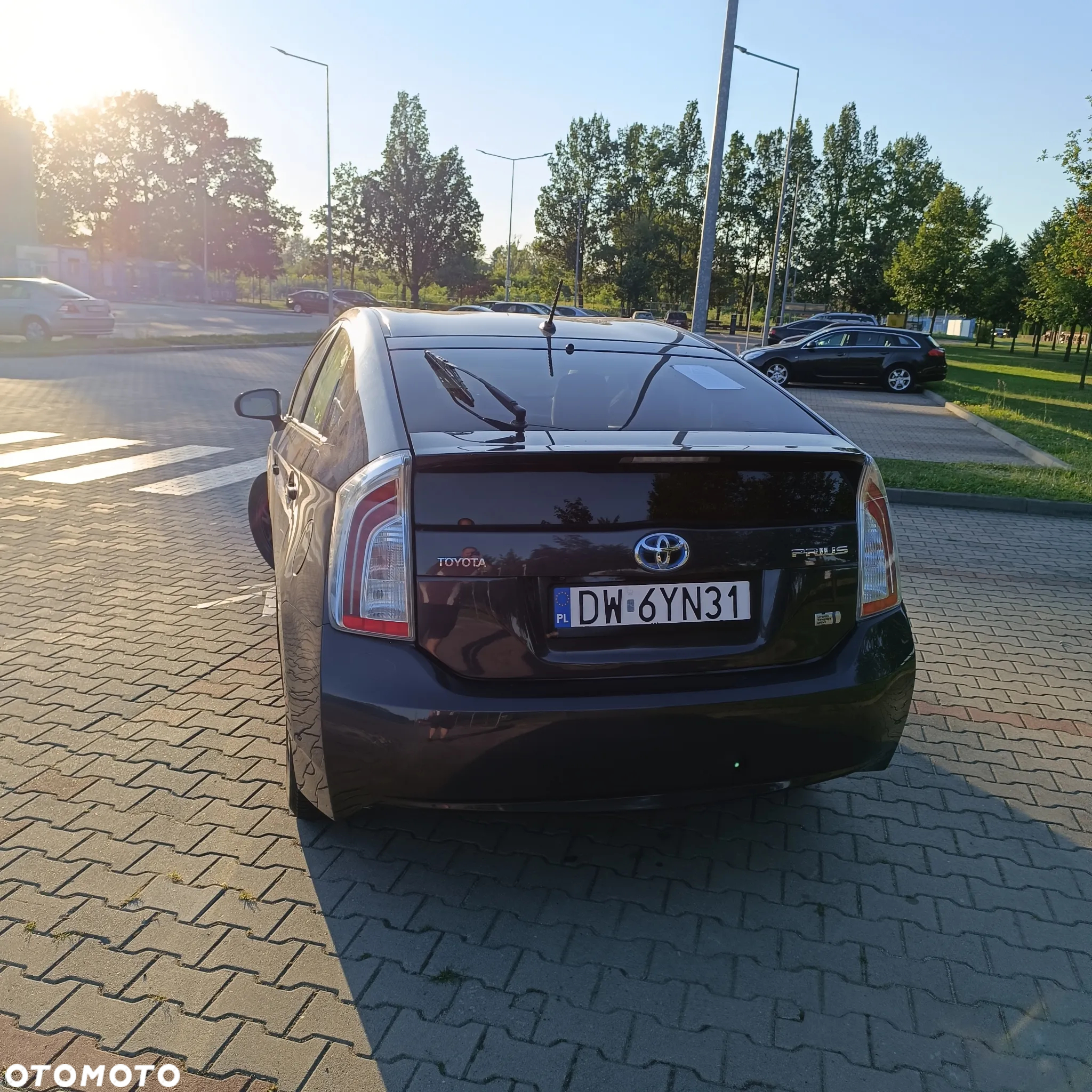 Toyota Prius (Hybrid) Life - 5