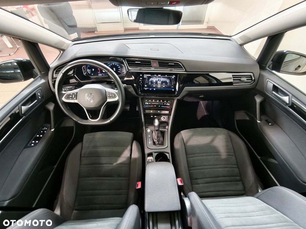 Volkswagen Touran - 10