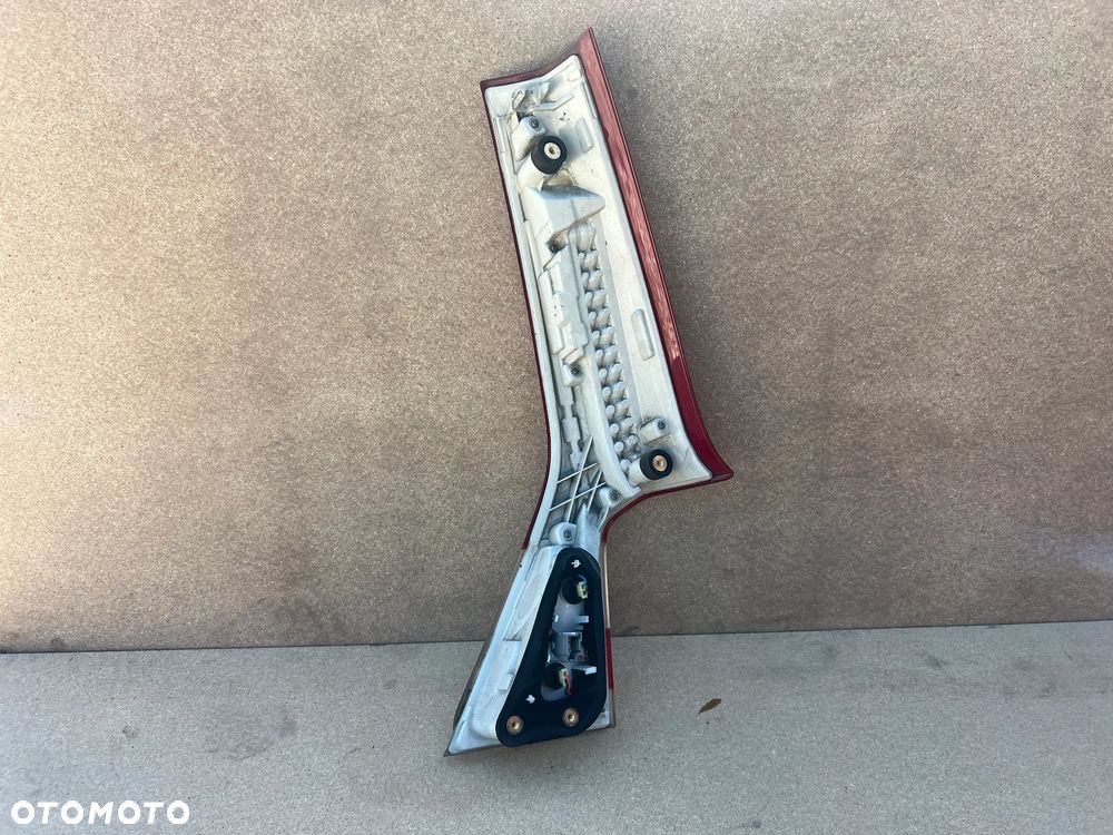 LAMPA TYLNA LEWA VOLVO V70 III LIFT - 8