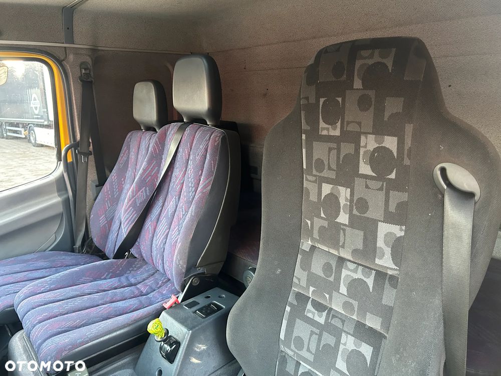 Mercedes-Benz ATEGO 815 LAWETA NA 2 AUTA / WCIĄGARKA Z PILOTEM / POMOC DROGOWA Z NAJAZDAMI / BARDZO ŁADNY STAN / OŚWIETLENIE OSTRZEGAWCZE / KABINA SYPIALNA !! - 28