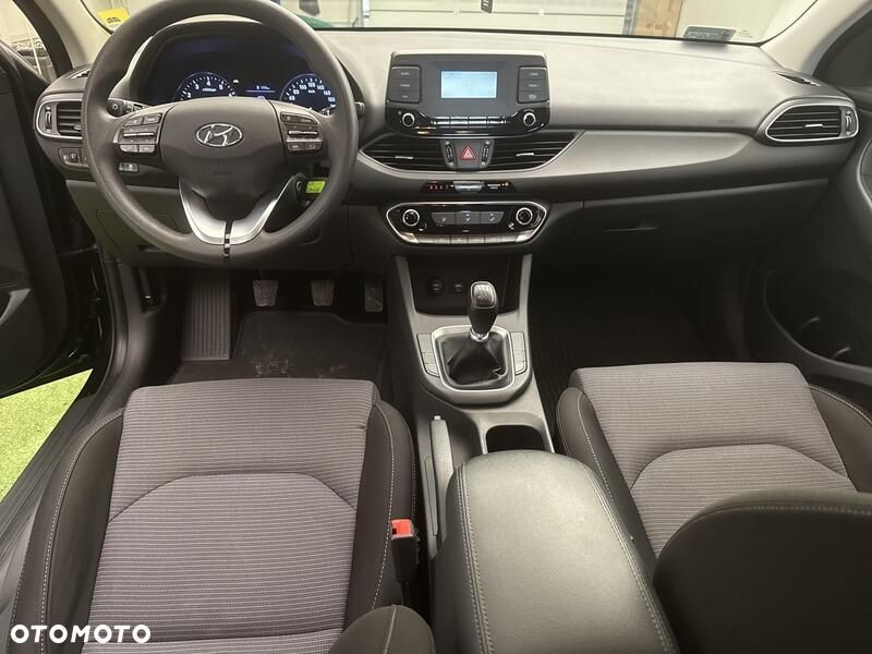 Hyundai i30 1.5 DPI Classic + - 21