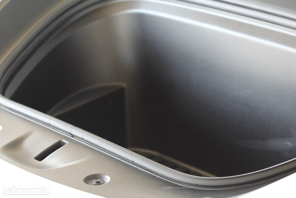 Tesla Model Y Long Range Dual Motor AWD - 34