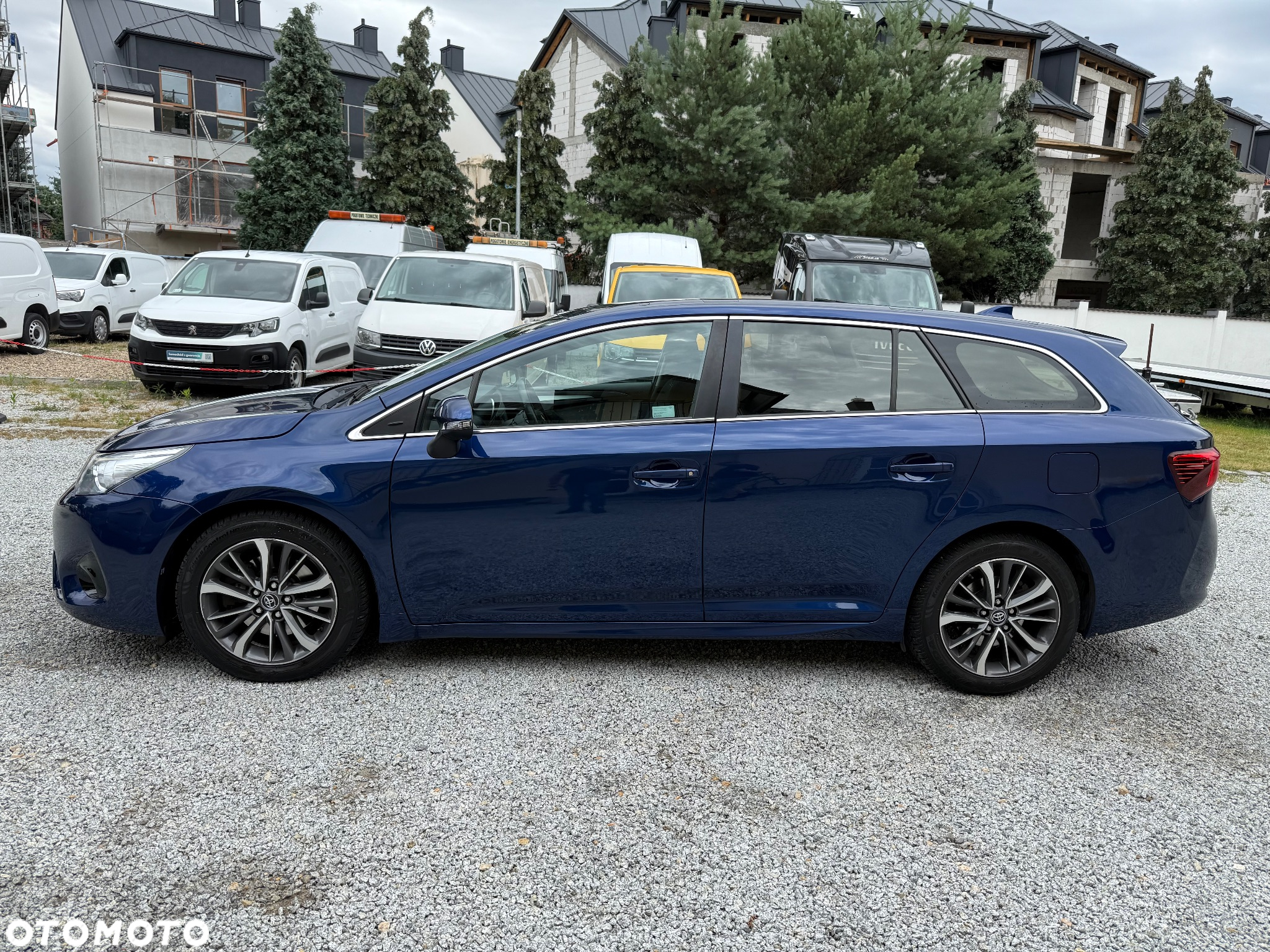Toyota Avensis 2.0 D-4D Premium - 8