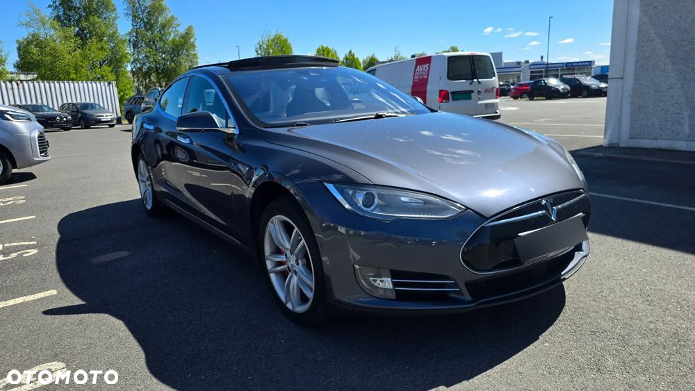 Tesla Model S D Performance - 4