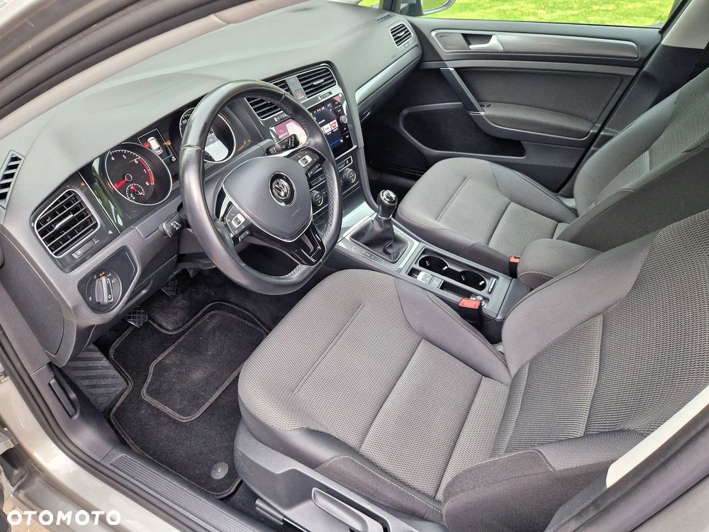 Volkswagen Golf - 8