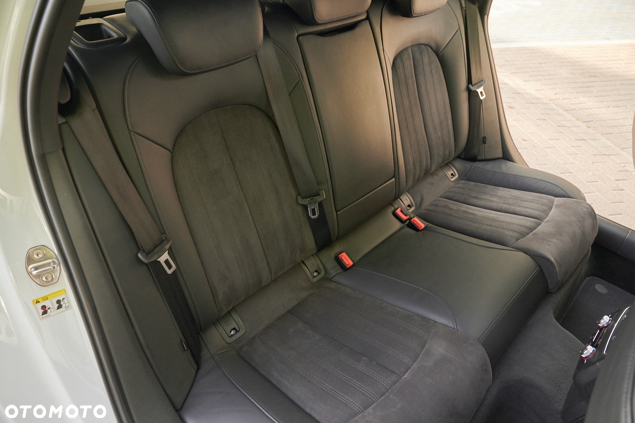 Audi A6 Avant 3.0 TDI quattro S tronic - 21