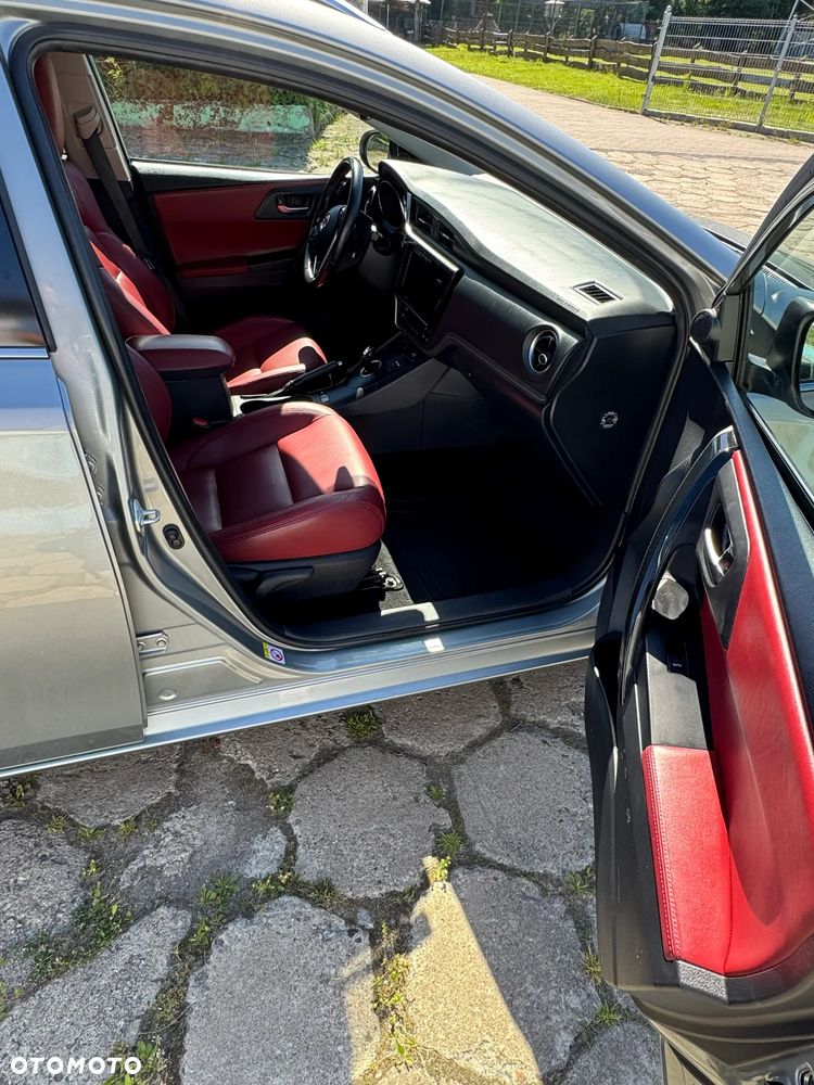 Toyota Auris Hybrid 135 Premium - 10