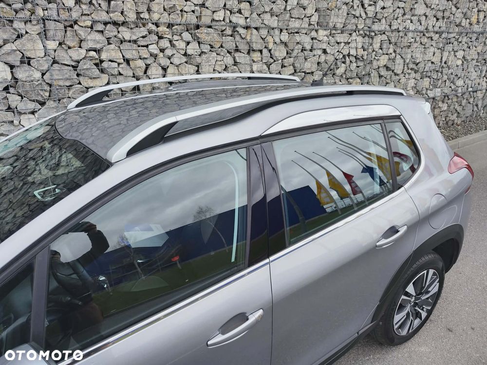 Peugeot 2008 1.2 Pure Tech Allure S&S - 11