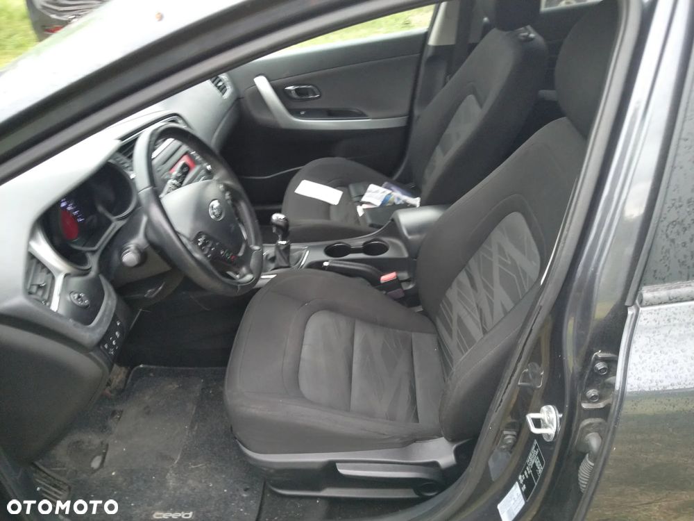 Kia Ceed - 16