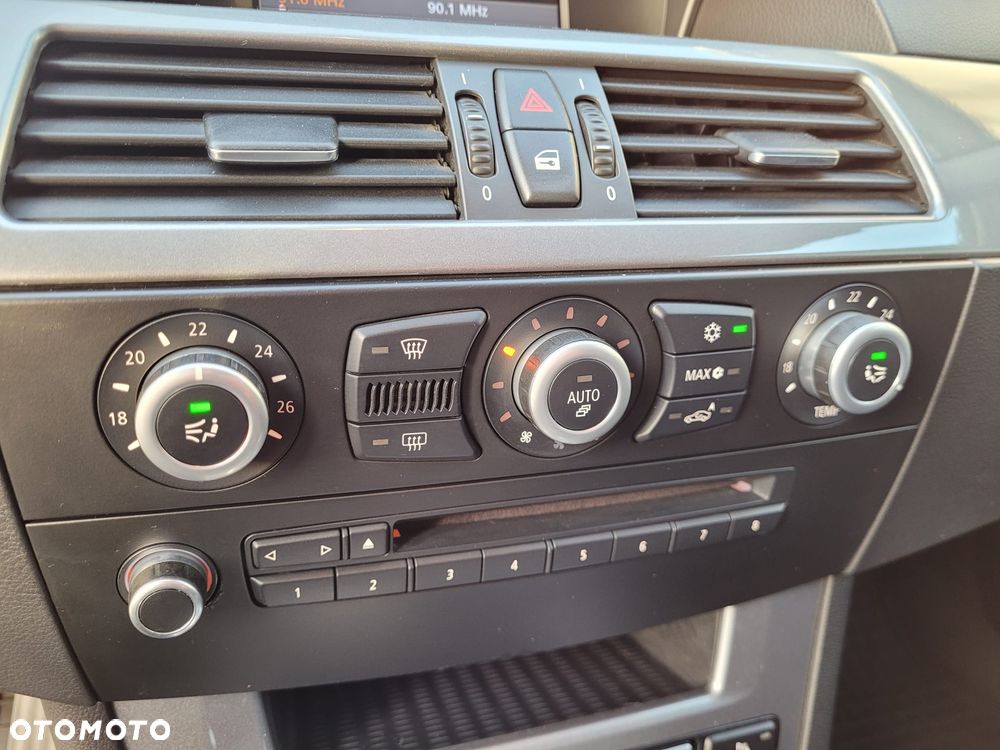 BMW Seria 5 520d - 32