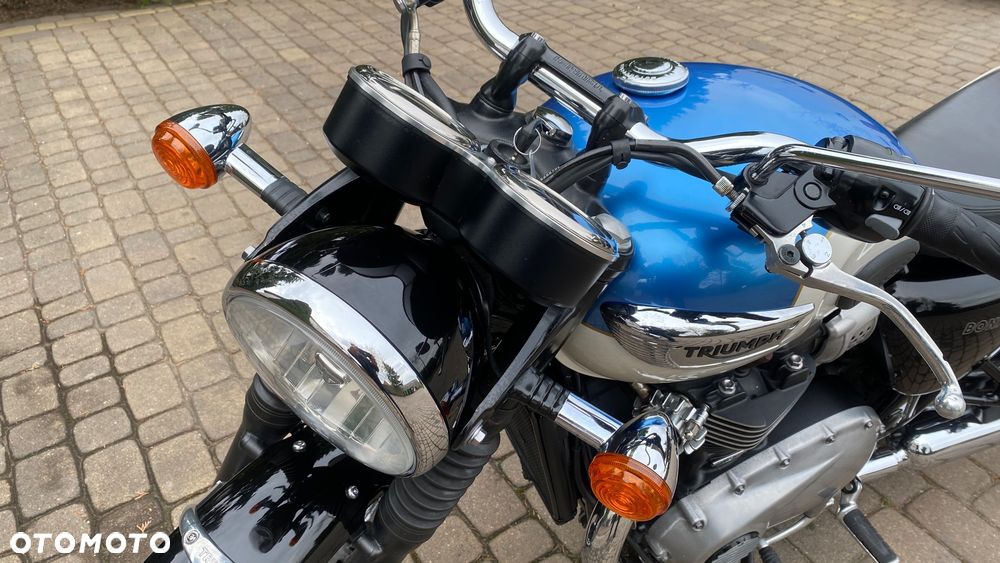 Triumph Bonneville - 16