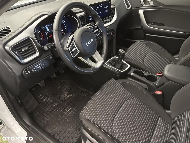 Kia Ceed 1.5 T-GDI M - 10