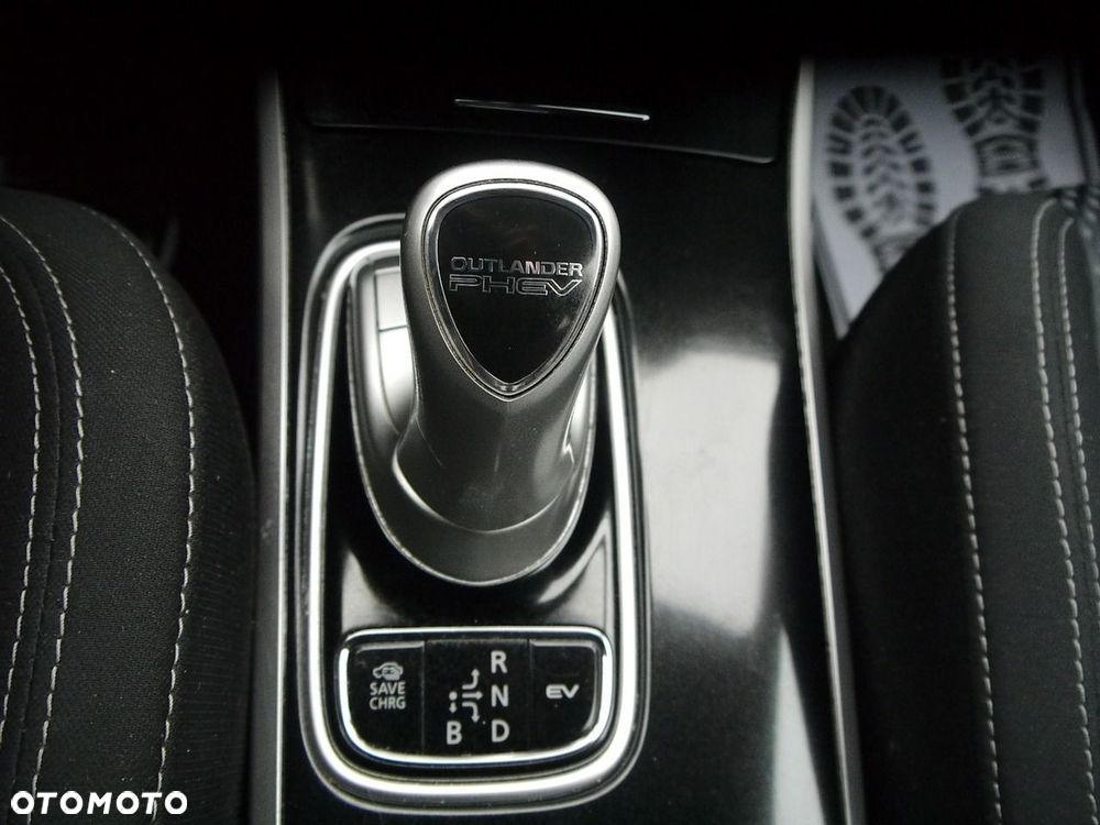 Mitsubishi Outlander - 24