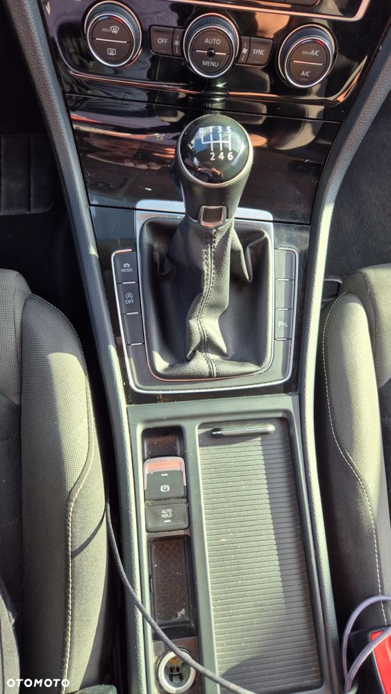 Volkswagen Golf 1.4 TSI BMT Highline - 12