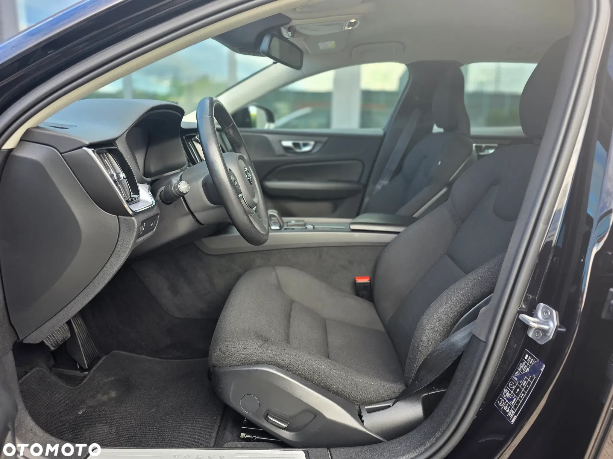 Volvo V60 B3 B Momentum Core - 29