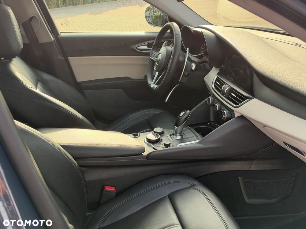 Alfa Romeo Giulia 2.0 Turbo 16V AT8 Veloce Ti - 23