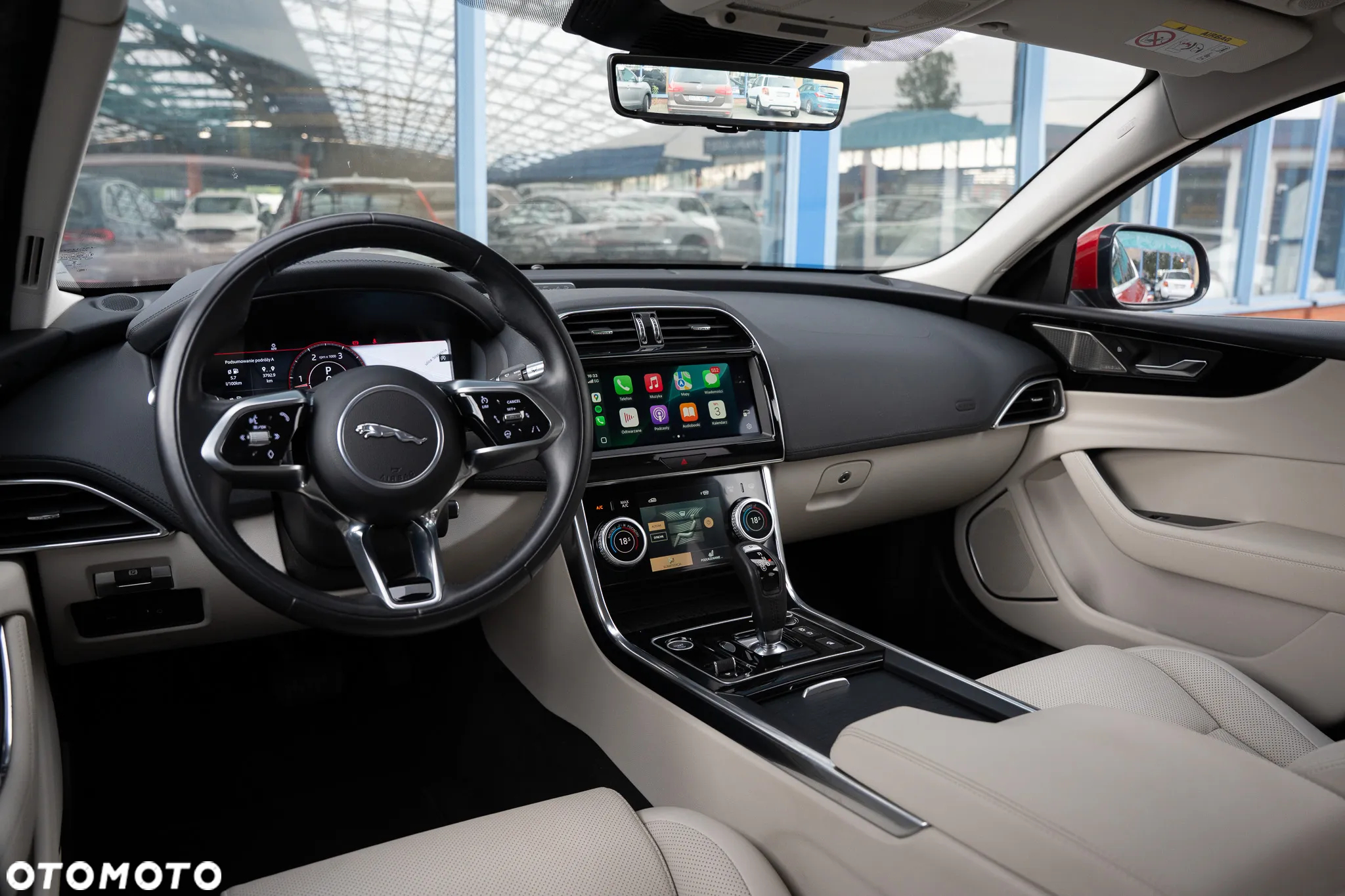Jaguar XE 2.0 D180 R-Dynamic HSE - 4