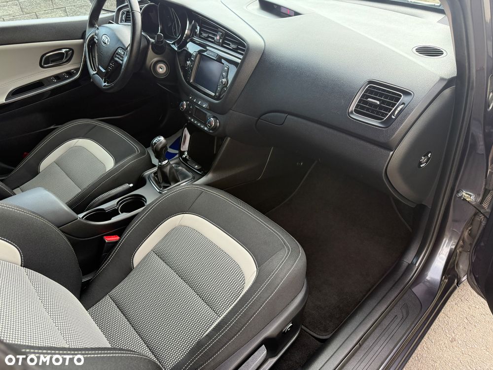 Kia Ceed 1.6 CRDi 136 ISG Dream Team Edition - 14