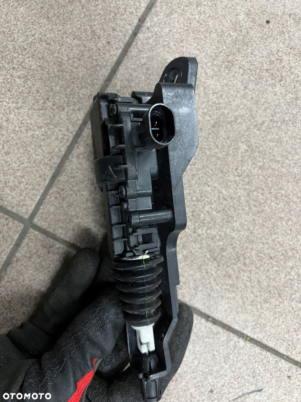 TESLA MODEL Y 3 ZAMEK RYGIEL SIŁOWNIK ZAMKA MASKI PRZÓD 1500397-00-F - 3