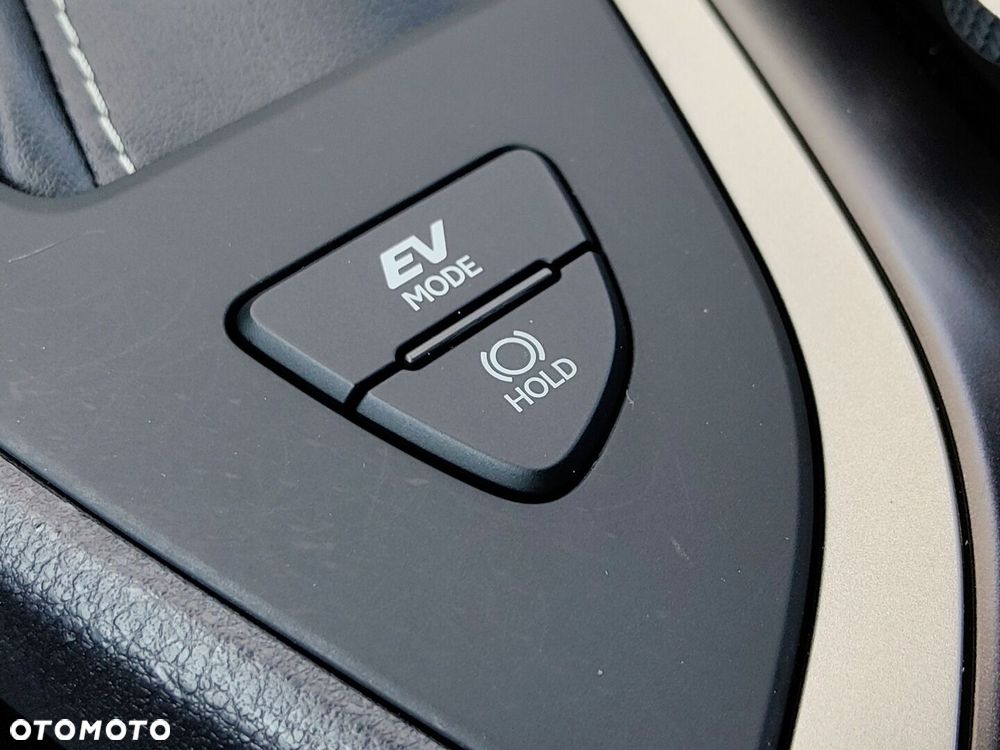 Lexus UX 250h GPF F Impression 2WD - 26