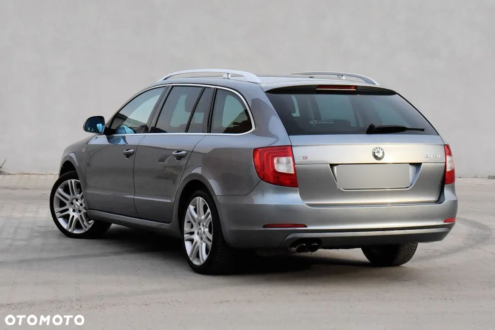 Skoda Superb 2.0 TDI Family DSG - 10