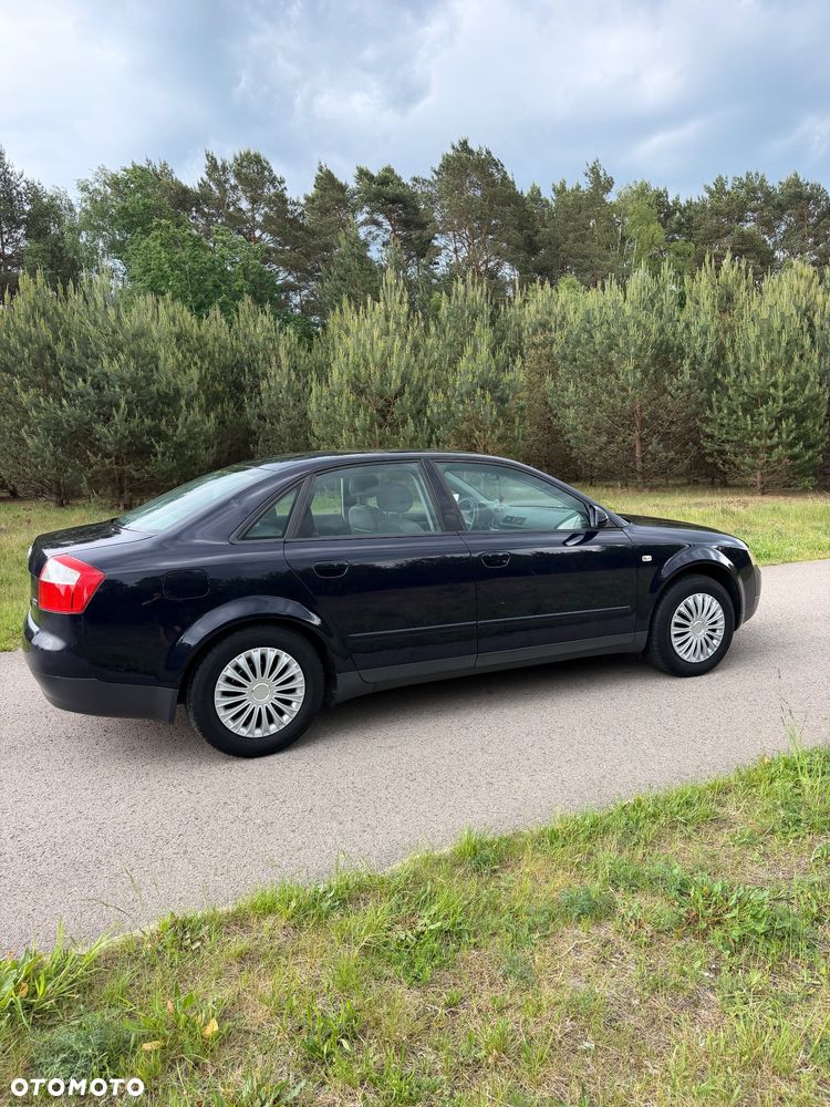 Audi A4 Limousine - 8