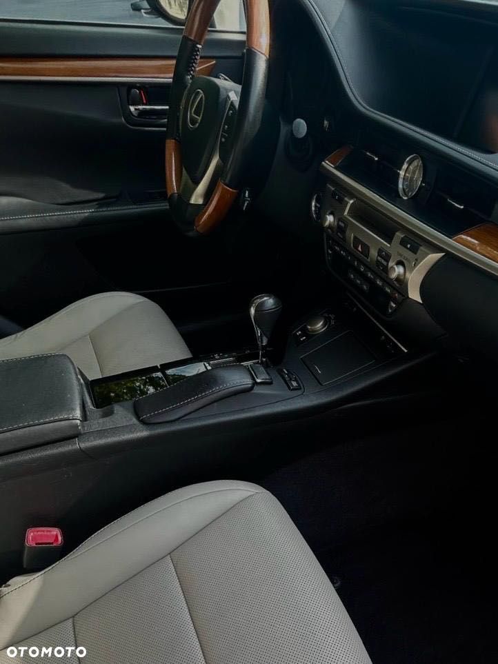 Lexus ES - 6